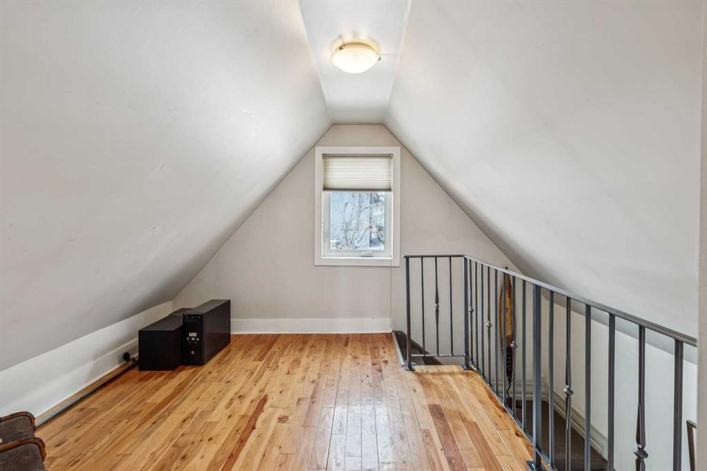 515 7 Street Ne, Calgary, AB - Indoor Photo Showing Other Room