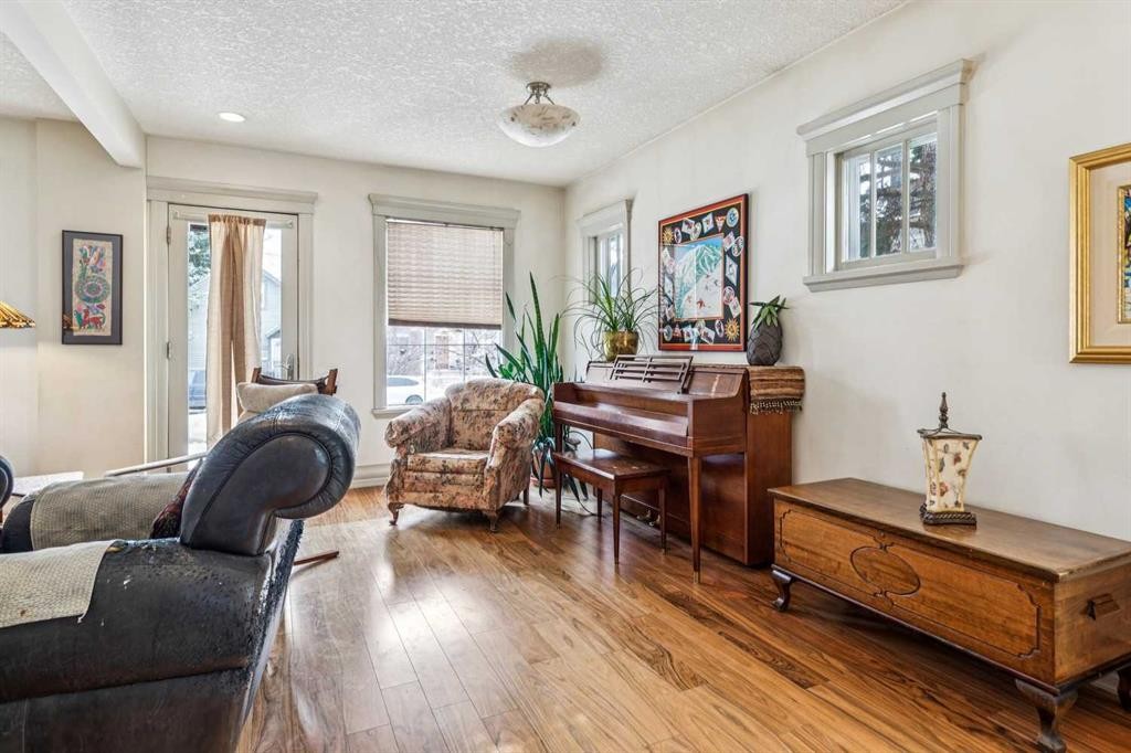 515 7 Street Ne, Calgary, AB - Indoor