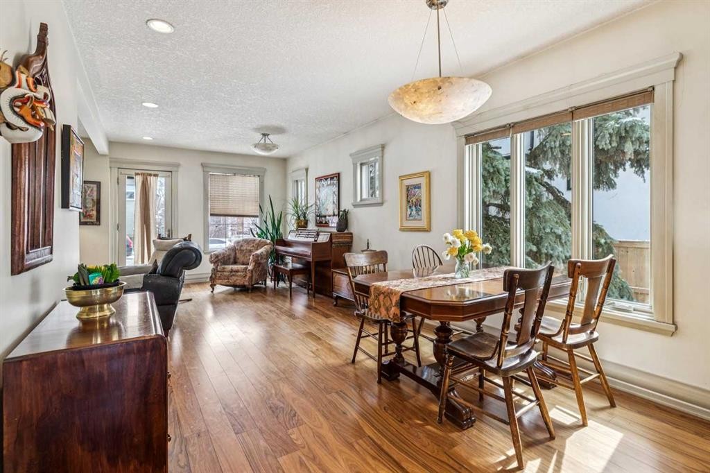 515 7 Street Ne, Calgary, AB - Indoor Photo Showing Dining Room