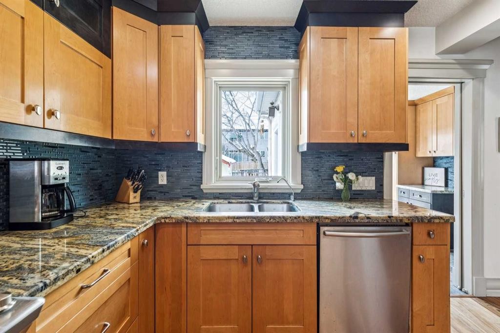 515 7 Street Ne, Calgary, AB - Indoor Photo Showing Kitchen With Double Sink