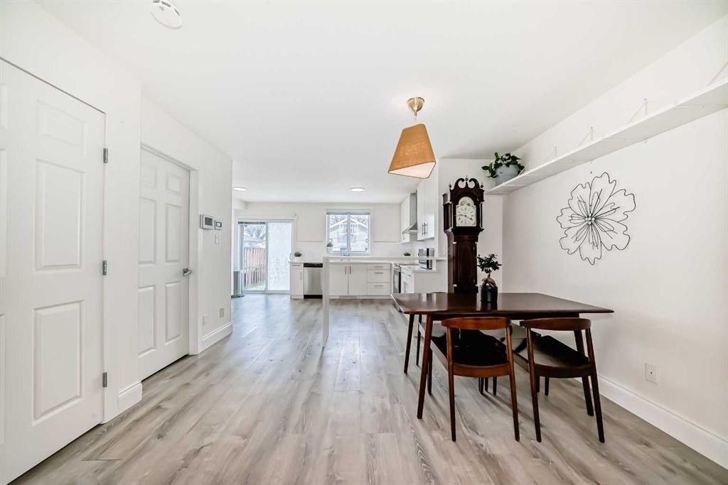 7608 21 Street Se, Calgary, AB - Indoor Photo Showing Other Room