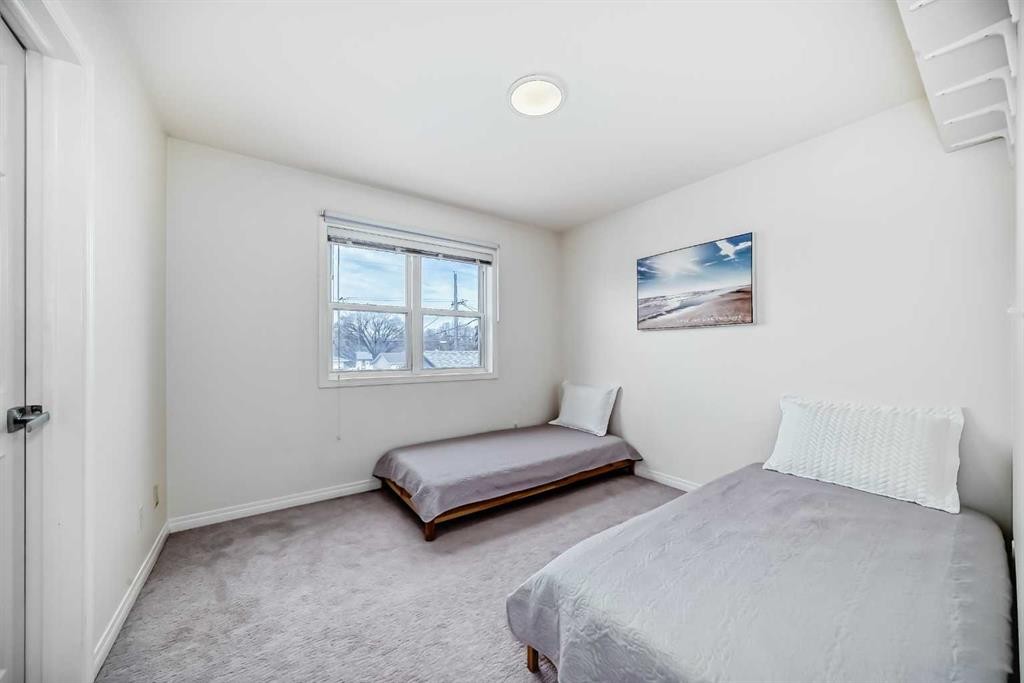 7608 21 Street Se, Calgary, AB - Indoor Photo Showing Bedroom
