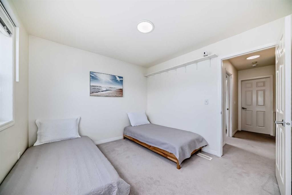 7608 21 Street Se, Calgary, AB - Indoor Photo Showing Bedroom