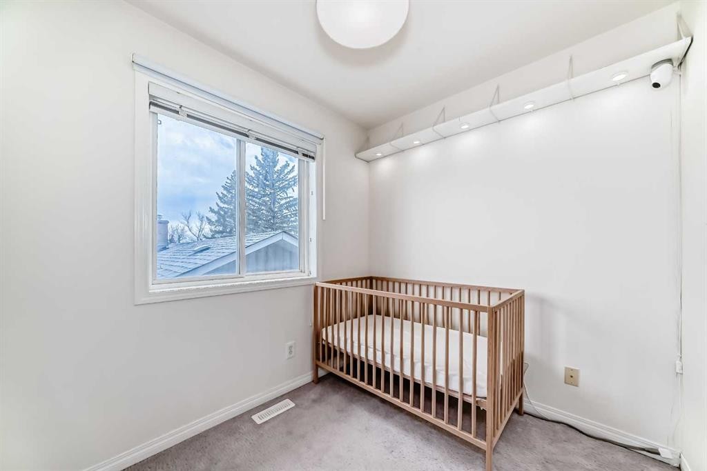 7608 21 Street Se, Calgary, AB - Indoor Photo Showing Bedroom