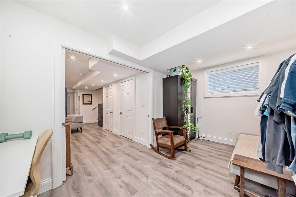 7608 21 Street Se, Calgary, AB - Indoor