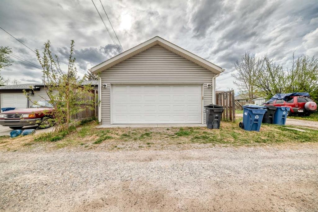 7608 21 Street Se, Calgary, AB - Outdoor