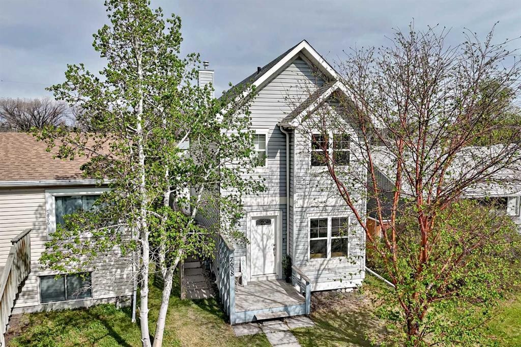 7608 21 Street Se, Calgary, AB - Outdoor