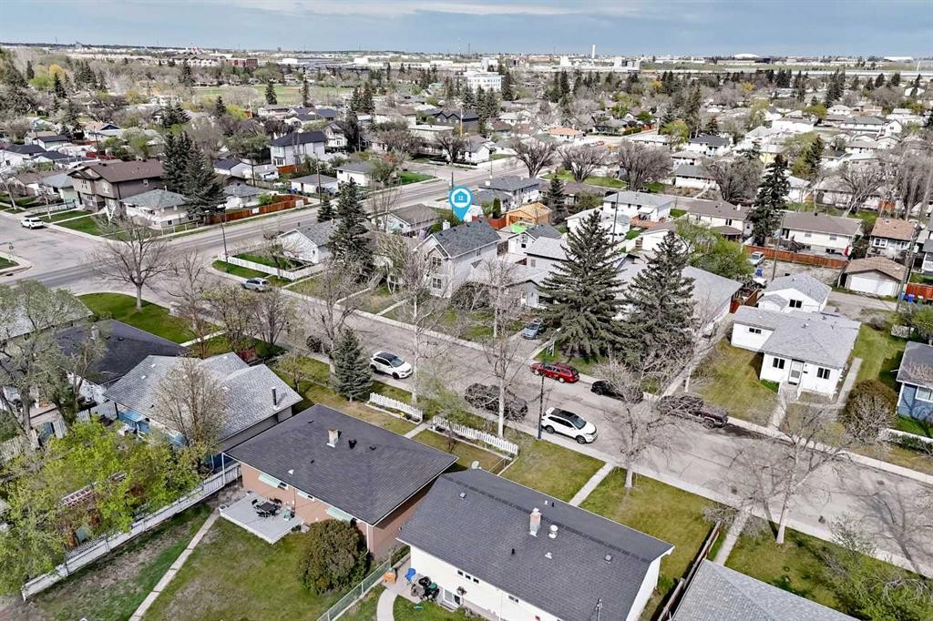 7608 21 Street Se, Calgary, AB - Outdoor With View