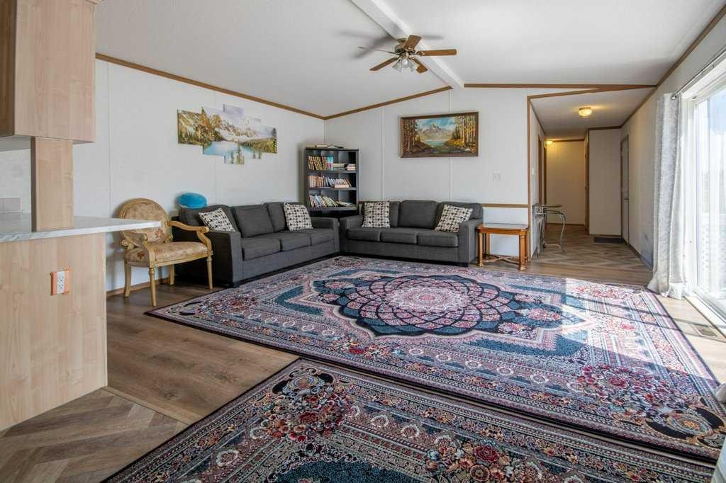 19 Noblefern Way, Sundre, AB - Indoor Photo Showing Living Room
