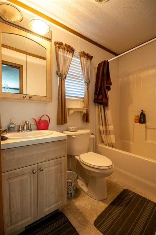 19 Noblefern Way, Sundre, AB - Indoor Photo Showing Bathroom