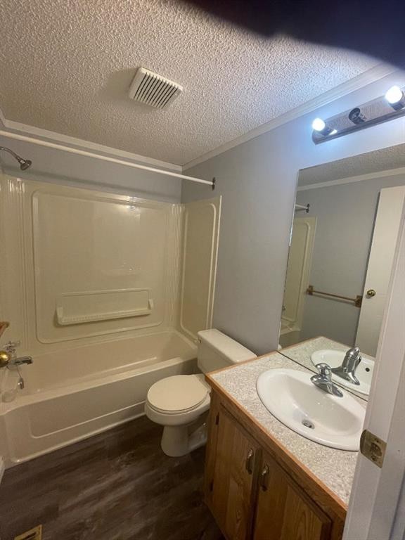 12 Westover Crescent, Claresholm, AB - Indoor Photo Showing Bathroom