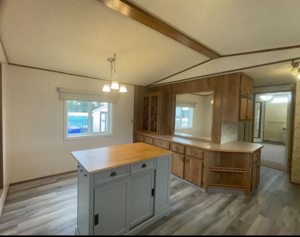 12 Westover Crescent, Claresholm, AB - Indoor Photo Showing Kitchen