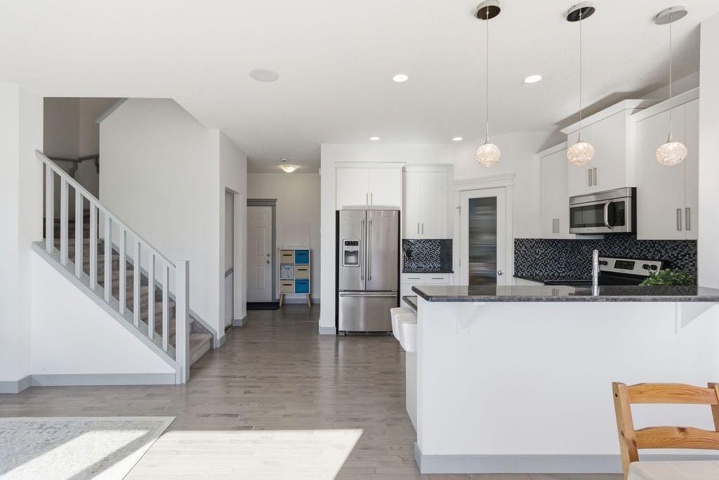 11 Evanscrest Way Nw, Calgary, AB - Indoor Photo Showing Kitchen With Stainless Steel Kitchen With Upgraded Kitchen