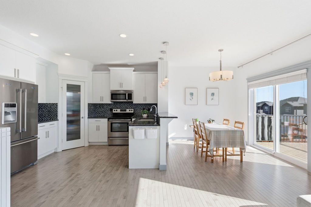 11 Evanscrest Way Nw, Calgary, AB - Indoor Photo Showing Kitchen With Stainless Steel Kitchen With Upgraded Kitchen