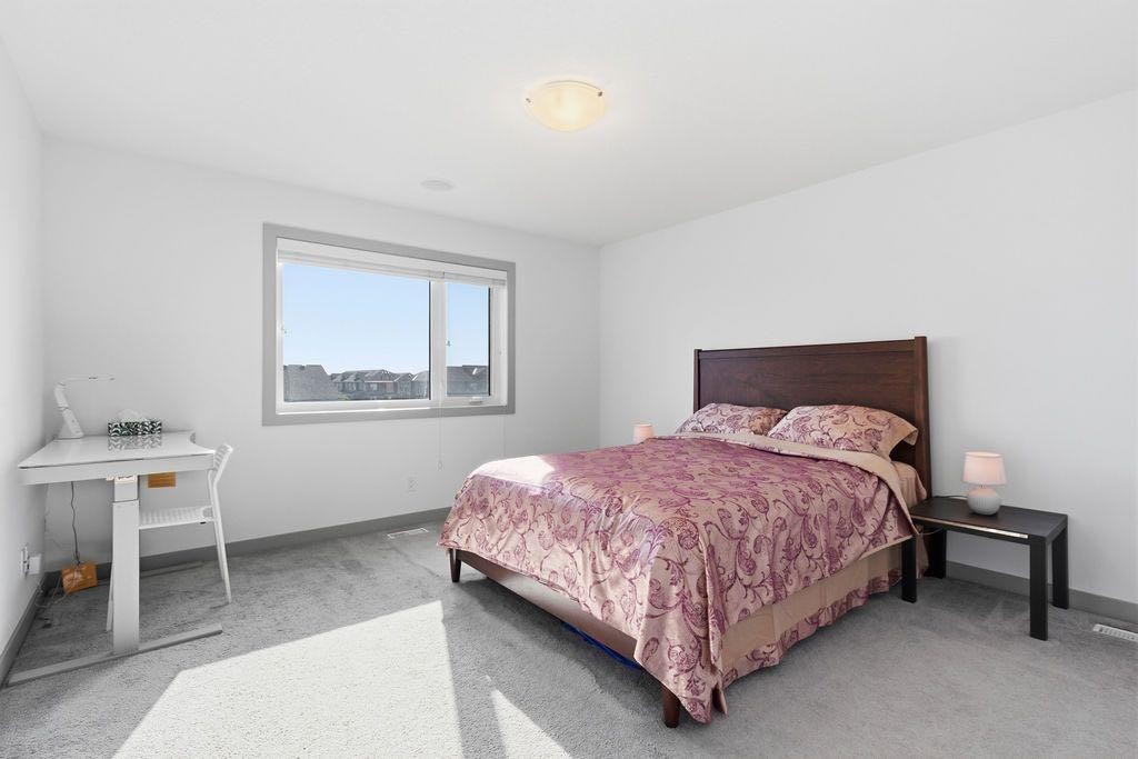 11 Evanscrest Way Nw, Calgary, AB - Indoor Photo Showing Bedroom