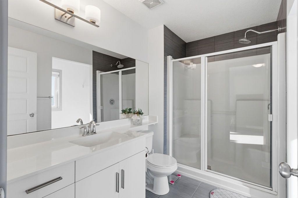 11 Evanscrest Way Nw, Calgary, AB - Indoor Photo Showing Bathroom