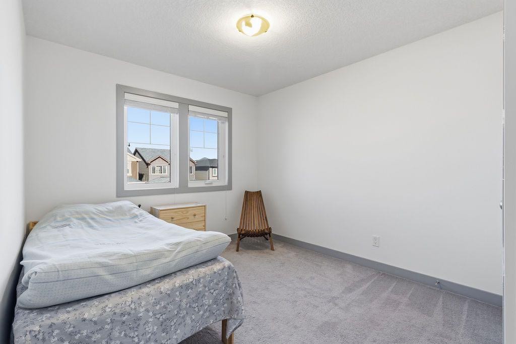 11 Evanscrest Way Nw, Calgary, AB - Indoor Photo Showing Bedroom