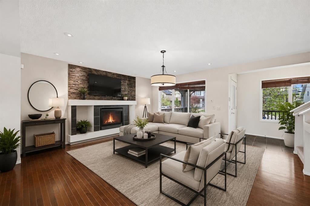 646 Everridge Drive Sw, Calgary, AB - Outdoor With Deck Patio Veranda With Facade