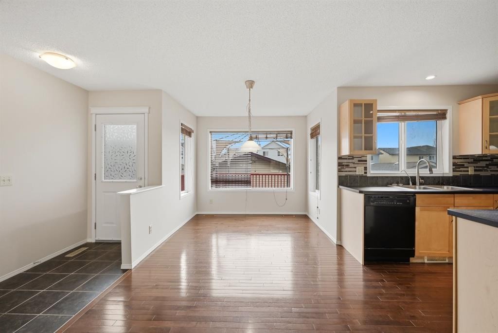 646 Everridge Drive Sw, Calgary, AB - Indoor Photo Showing Kitchen With Double Sink