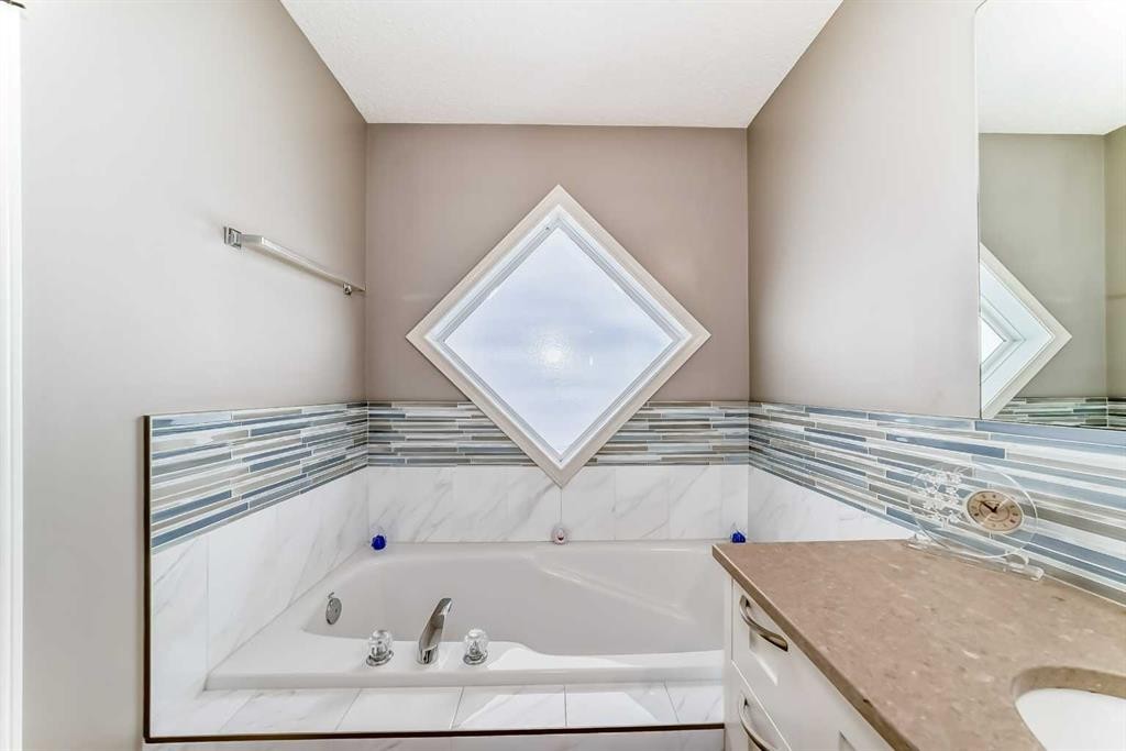 255 Copperfield Manor Se, Calgary, AB - Indoor Photo Showing Bathroom