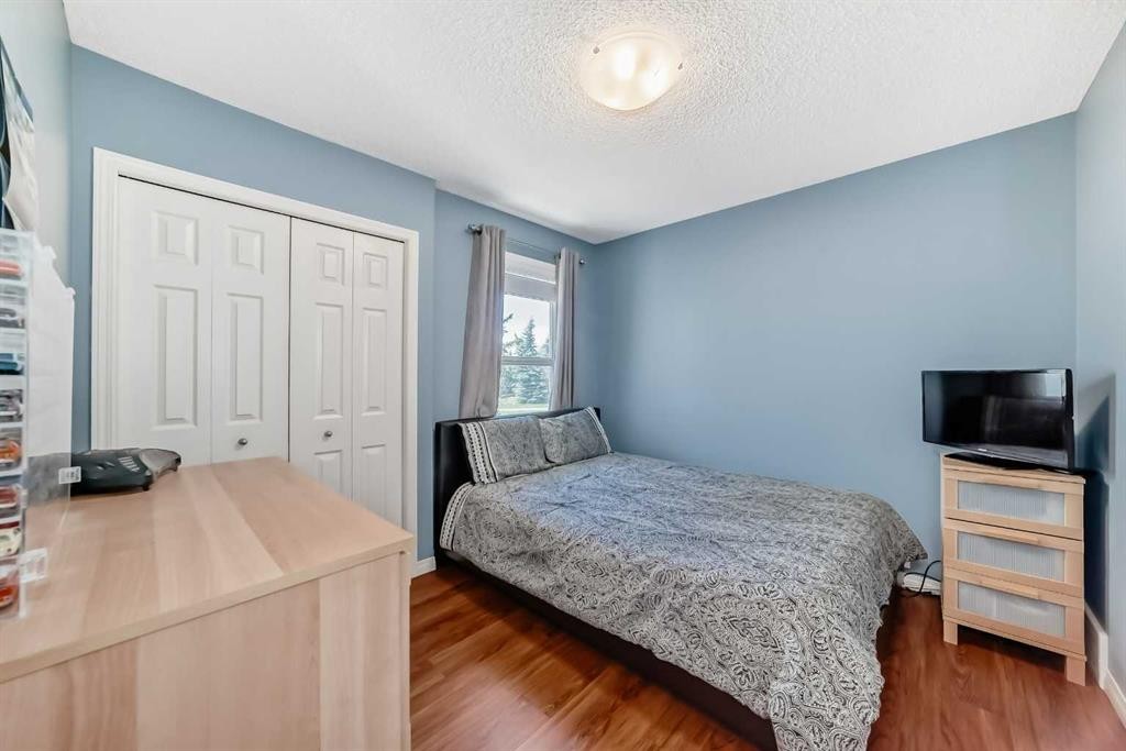 255 Copperfield Manor Se, Calgary, AB - Indoor Photo Showing Bedroom