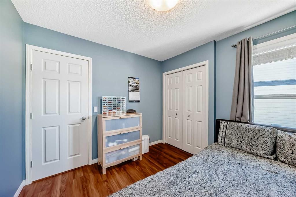 255 Copperfield Manor Se, Calgary, AB - Indoor Photo Showing Bedroom