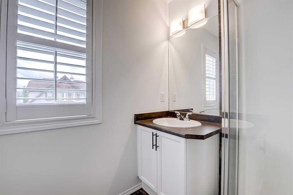 12 Elgin Meadows View Se, Calgary, AB - Indoor Photo Showing Bathroom