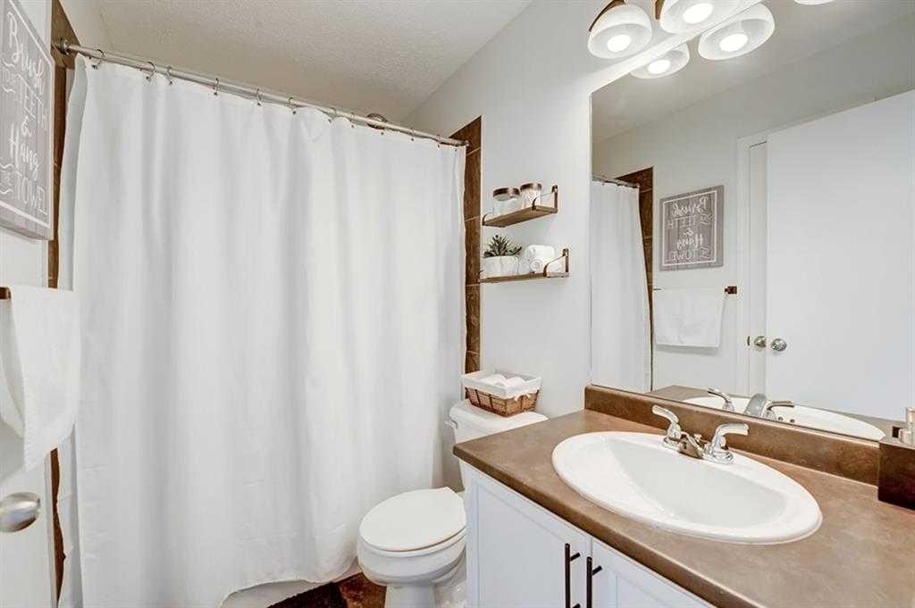 12 Elgin Meadows View Se, Calgary, AB - Indoor Photo Showing Bathroom