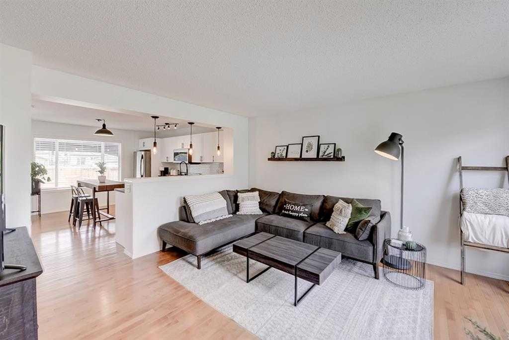 12 Elgin Meadows View Se, Calgary, AB - Indoor Photo Showing Living Room