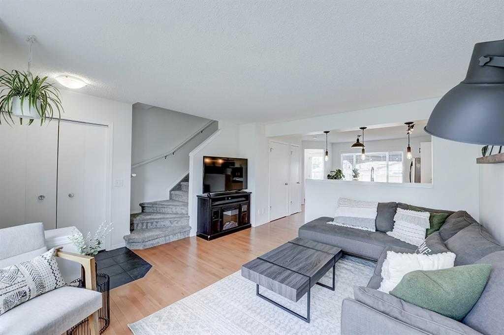 12 Elgin Meadows View Se, Calgary, AB - Indoor Photo Showing Living Room