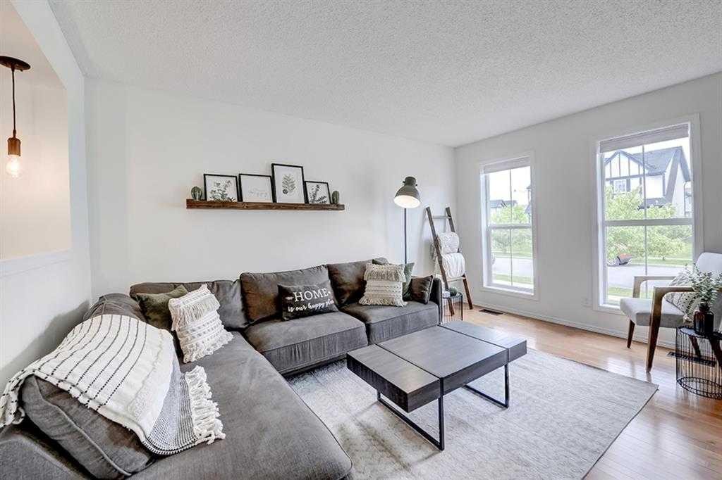 12 Elgin Meadows View Se, Calgary, AB - Indoor Photo Showing Living Room