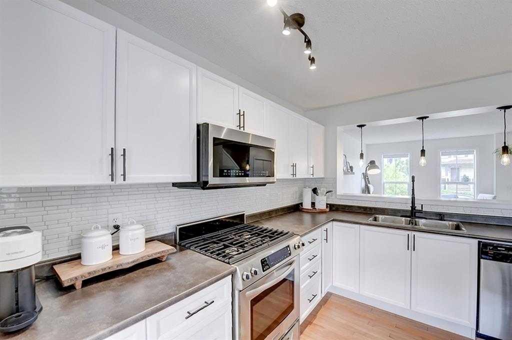 12 Elgin Meadows View Se, Calgary, AB - Indoor Photo Showing Kitchen