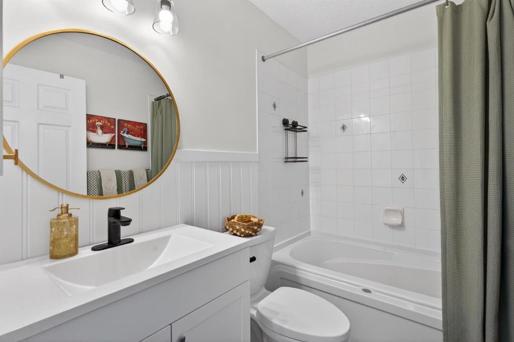 57 Bridlewood Manor Sw, Calgary, AB - Indoor Photo Showing Bathroom