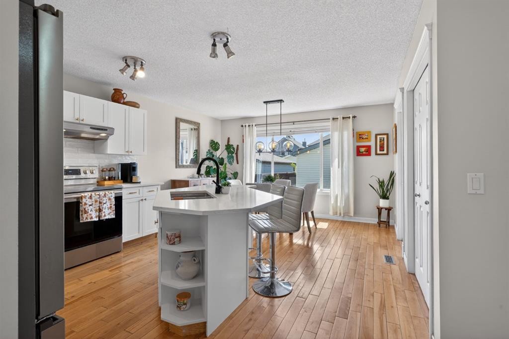57 Bridlewood Manor Sw, Calgary, AB - Indoor Photo Showing Kitchen