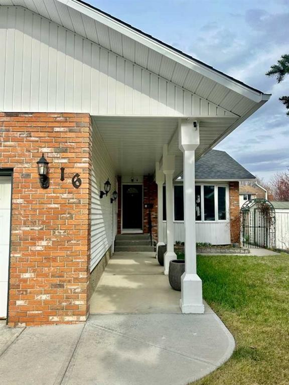 16 Woodfield Court Sw, Calgary, AB - Outdoor