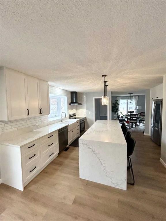 16 Woodfield Court Sw, Calgary, AB - Indoor Photo Showing Kitchen