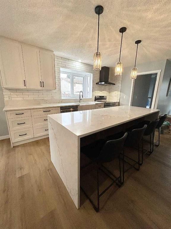 16 Woodfield Court Sw, Calgary, AB - Indoor Photo Showing Kitchen With Upgraded Kitchen