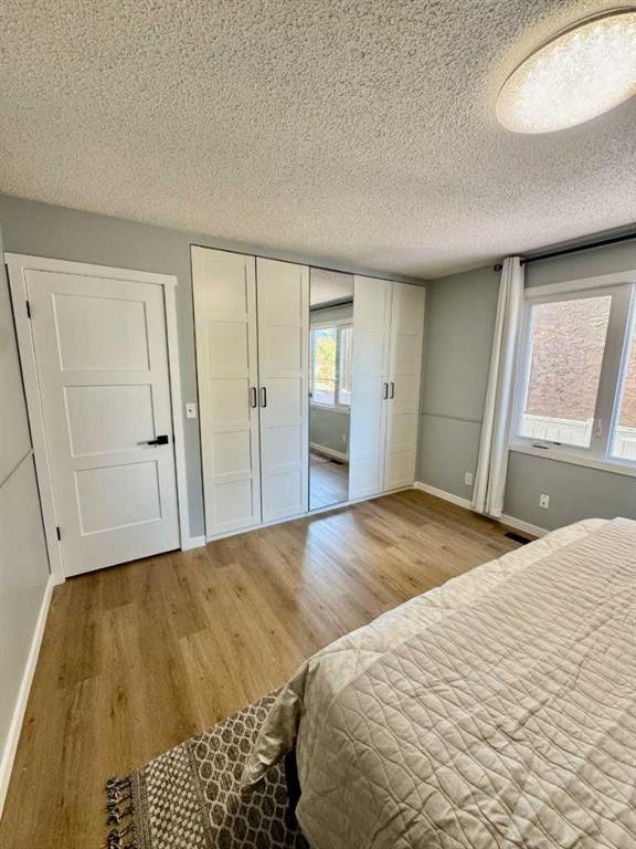 16 Woodfield Court Sw, Calgary, AB - Indoor Photo Showing Bedroom