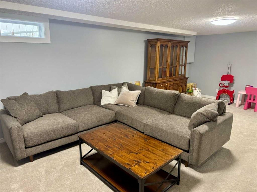16 Woodfield Court Sw, Calgary, AB - Indoor