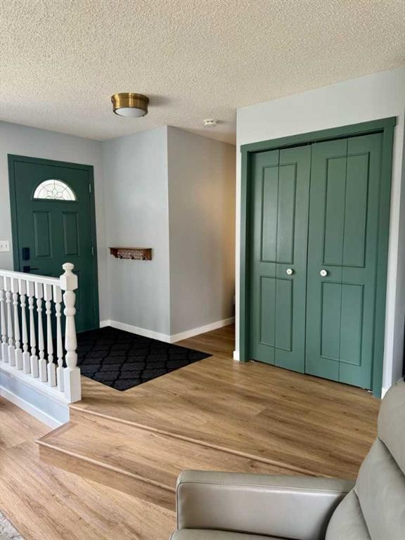 16 Woodfield Court Sw, Calgary, AB - Indoor