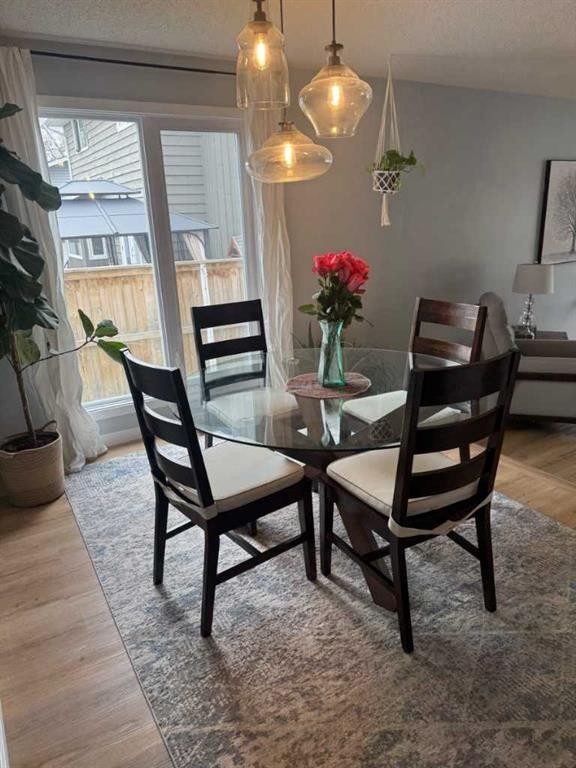 16 Woodfield Court Sw, Calgary, AB - Indoor Photo Showing Dining Room