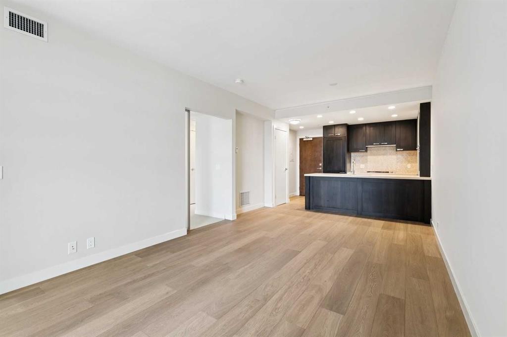 416-222 Riverfront Avenue Sw, Calgary, AB - Indoor Photo Showing Kitchen