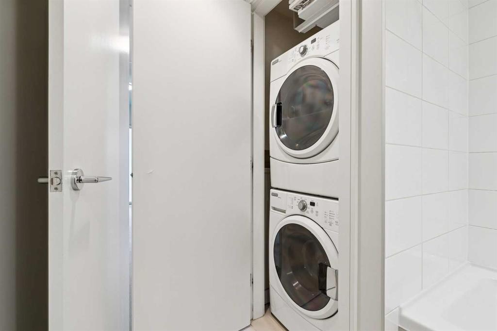 416-222 Riverfront Avenue Sw, Calgary, AB - Indoor Photo Showing Laundry Room