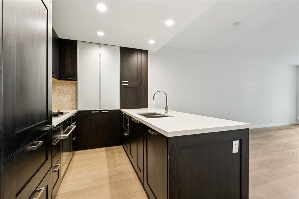416-222 Riverfront Avenue Sw, Calgary, AB - Indoor Photo Showing Kitchen With Double Sink With Upgraded Kitchen