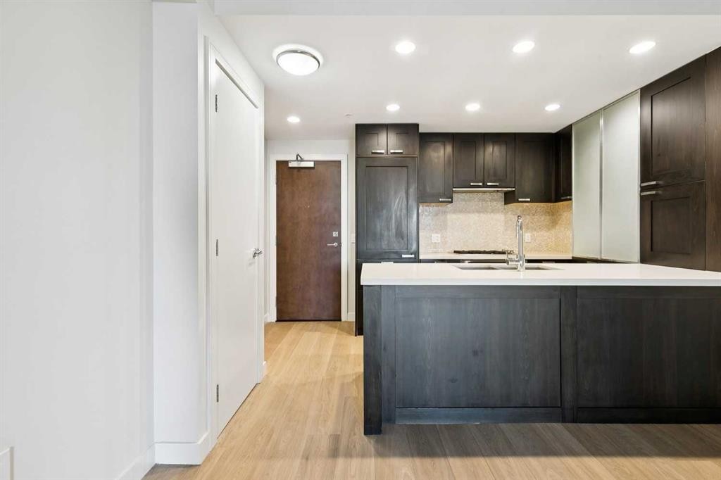 416-222 Riverfront Avenue Sw, Calgary, AB - Indoor Photo Showing Kitchen With Upgraded Kitchen