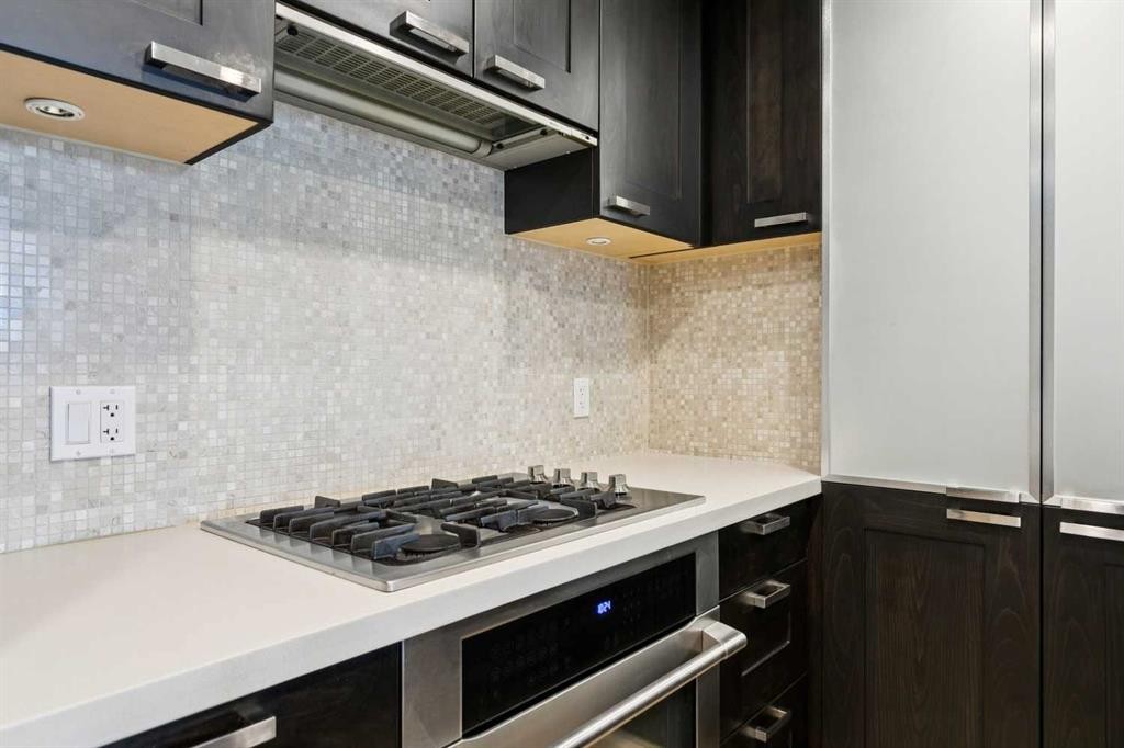 416-222 Riverfront Avenue Sw, Calgary, AB - Indoor Photo Showing Kitchen With Upgraded Kitchen