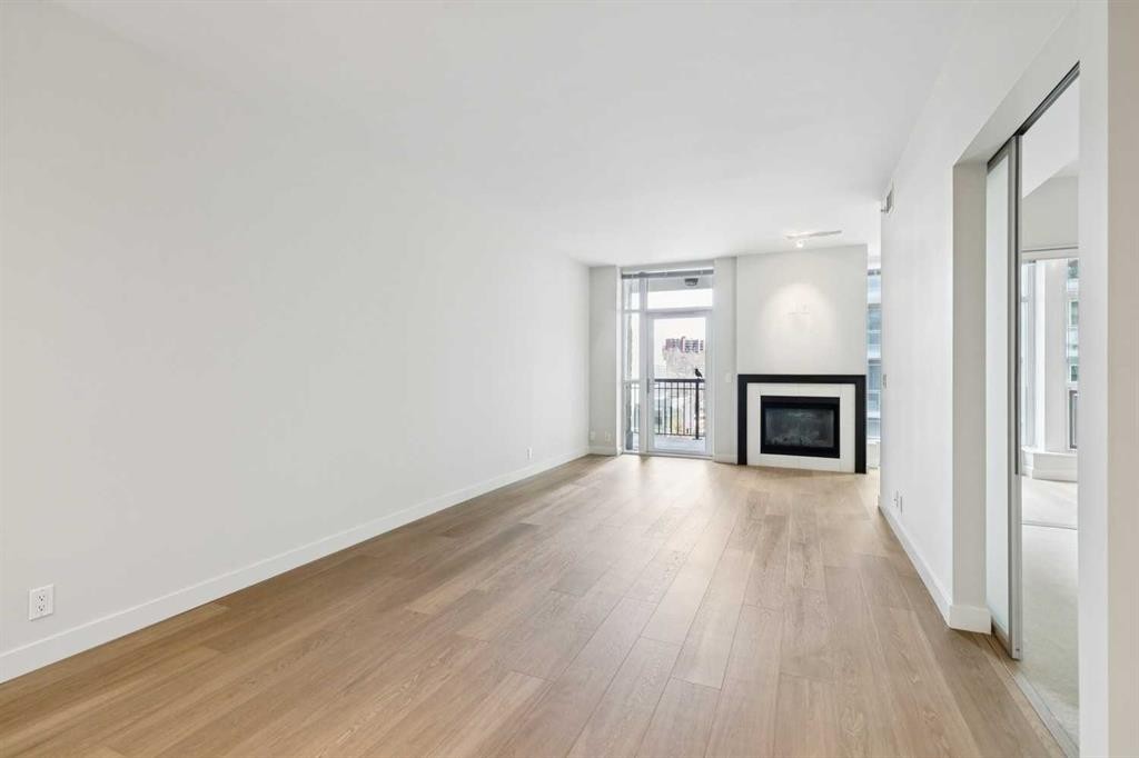 416-222 Riverfront Avenue Sw, Calgary, AB - Indoor Photo Showing Living Room With Fireplace