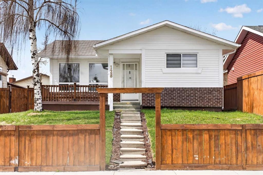 128 Castledale Crescent Ne, Calgary, AB - Outdoor With Deck Patio Veranda