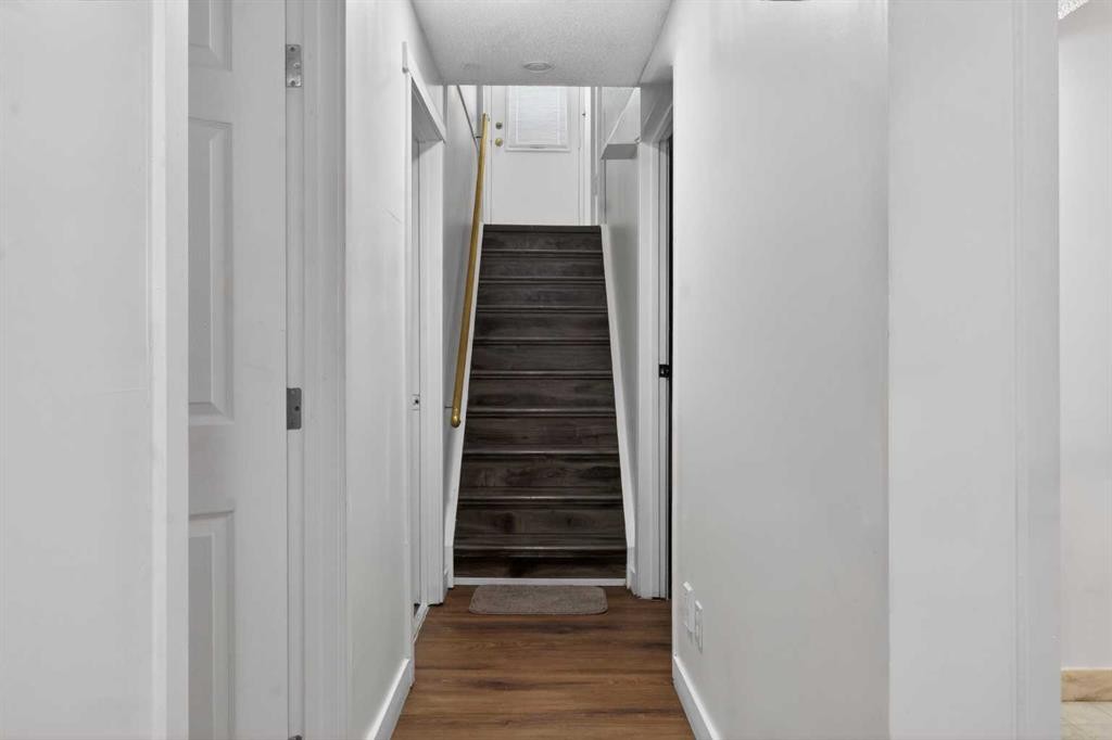 128 Castledale Crescent Ne, Calgary, AB - Indoor Photo Showing Other Room
