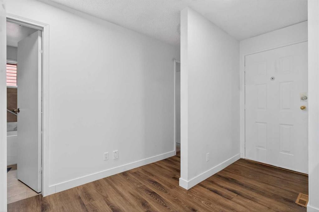 128 Castledale Crescent Ne, Calgary, AB - Indoor Photo Showing Other Room